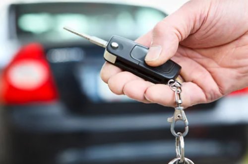 Sevdiyi qıza maşın hədiyyə etməsinə peşman oldu - VİDEO