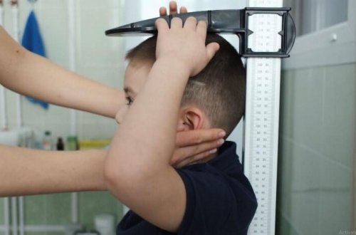 Övladlarına boy uzadan dərman içirdən valideynlərə xəbərdarlıq - VİDEO