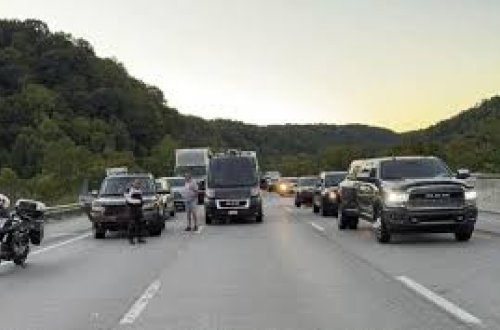 ABŞ-da magistral yolda atışma baş verib: 7 YARALI