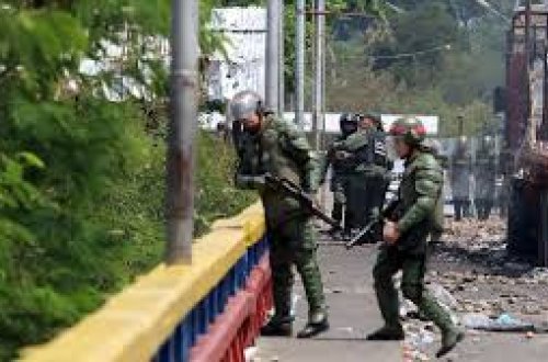 Kolumbiyada silahlı qruplaşmalar arasında münaqişədə 12 nəfər öldürülüb