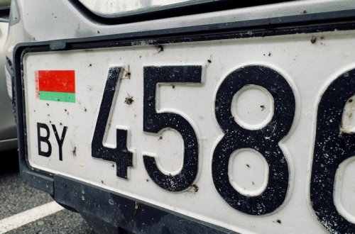 Latviyada Belarusa məxsus dövlət nömrəli avtomobillər yığışdırılır