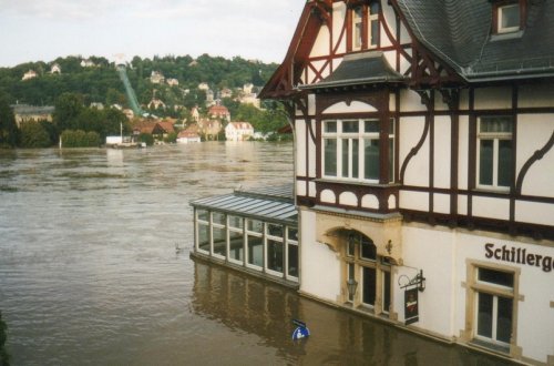 Çexiya hakimiyyəti dağıdıcı daşqınlarla bağlı xəbərdarlıq edib