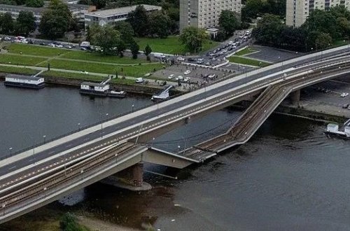 Almaniyada körpü uçub