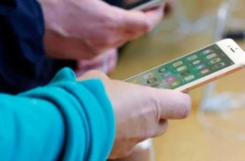 Avropada məktəblərdə smartfon qadağasının əhatə dairəsi genişlənib