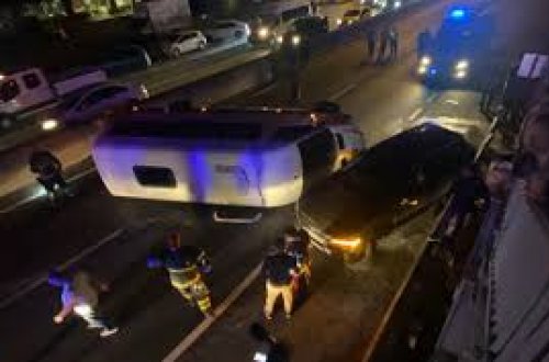 Türkiyədə mikroavtobus qəzaya uğrayıb, xəsarət alanlar var