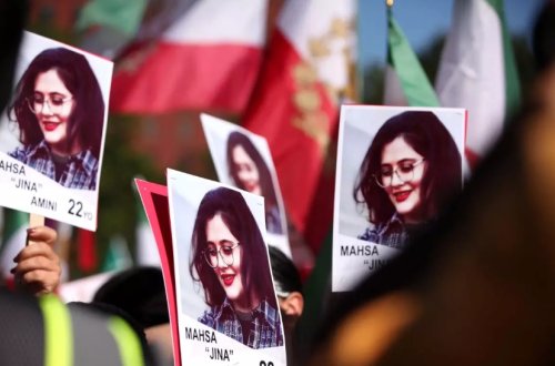 İranda qadınlardan əxlaq polisinə qarşı etiraz