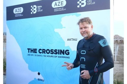 Yeriyərək dünyanı gəzmiş səyahətçi Xəzər dənizini üzərək keçib