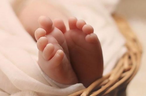 Brüssel metrosunda doğulan körpəyə ictimai nəqliyyata ömürlük pulsuz abunə haqqı verilib