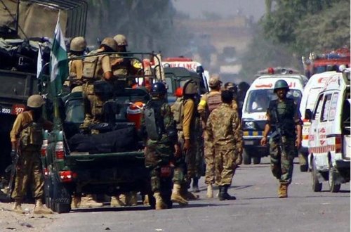 Pakistanda bombalı hücum: Bir polis məmuru ölüb