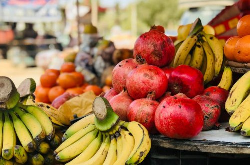 Bakıda müəmmalı olay: meyvə satarkən zəhərlənib öldü