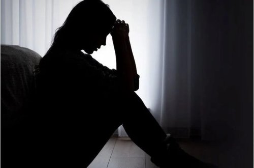 Araşdırma: Yeniyetmələrin və böyüklərin beyinləri depressiyadan fərqli şəkildə təsirlənir