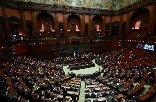 İtaliya vətəndaşlıq üçün tələb olunan yaşayış müddətini 5 ilə endirməyə hazırlaşır