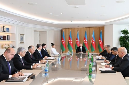 İqtisadi məsələlərə həsr olunmuş müşavirə keçirilib, Prezident İlham Əliyev müşavirədə çıxış edib - YENİLƏNİB