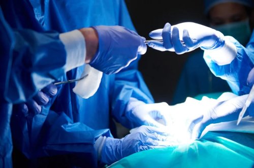 Azyaşlının mədəsindən 50 ədəd maqnitli top çıxarılıb