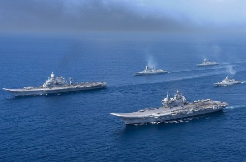 Husilər ABŞ-yə məxsus gəmilərə 23 ballistik raketlə zərbə endirib