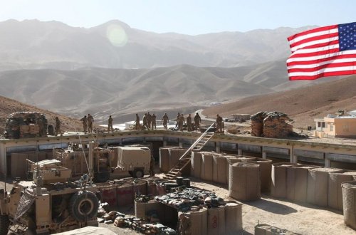 Suriyadakı Amerika bazası atəşə tutulub