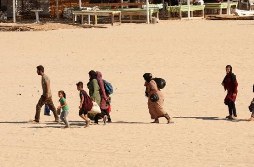 Livan: İsrailin hücumlarından sonra təxminən 240 min insan Suriyaya keçdi