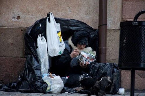 İsveç hökuməti yoxsulluğu qadağan etməyə hazırlaşır