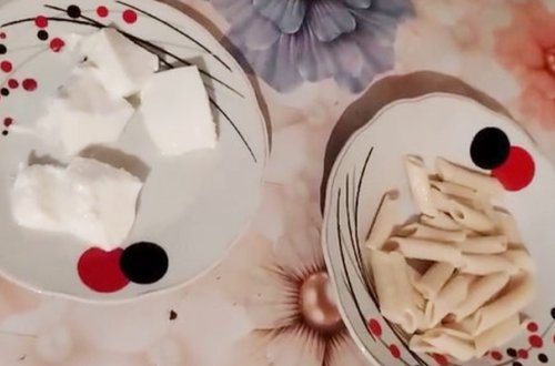 Bağça müdirinə qarşı ittihamlar - Beş uşağa 1 boşqab makaron verilir?