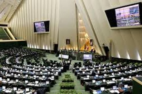 İranlı deputatlar Xameneinin fətvasına qarşı çıxıblar