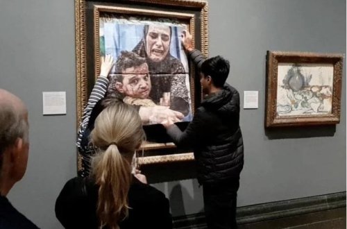 Britaniyalı fəallar Pikassonun əsərində İsrailə qarşı etiraz etdilər