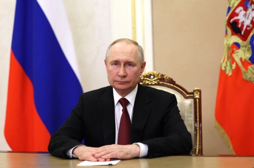 Putin Türkmənistana gedib