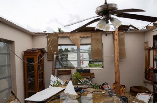 ABŞ-da böyük dağıntılara səbəb olan Milton qasırğasından sonra insanlar evlərinə qayıtmağa başlayıb