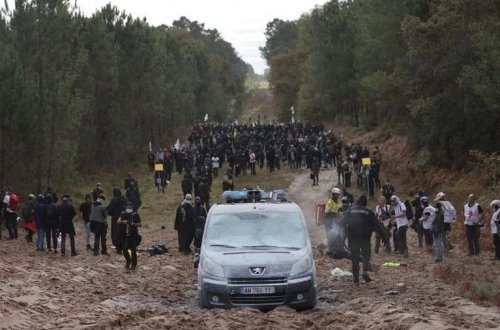 Fransada yüksək sürətli qatar etirazına polis müdaxilə edib