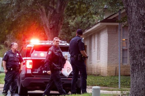 Polis məmuruna bıçaqla hücum edən sabiq basketbolçu güllələnib