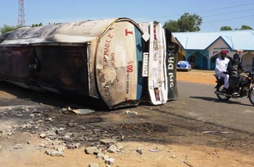 Nigeriyada yanacaq tankerinin partlaması nəticəsində ölənlərin sayı 153-ə çatıb