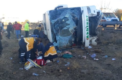 Türkiyədə avtobus aşıb, altı nəfər ölüb, 20 nəfər yaralanıb