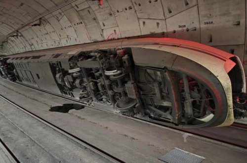 İspaniyada qatar qəzaya uğrayıb