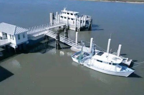 ABŞ-da bərə estakadası uçub: Ən azı 7 nəfər ölüb 