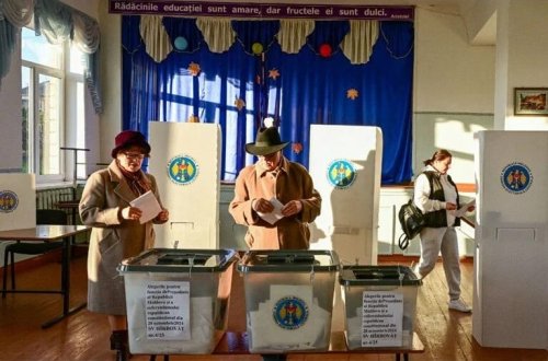 Rusiyanın kölgəsində referendum : Moldova Avropa Birliyinə doğru gedir