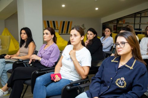 Yelo Bank провел важный тренинг для своих сотрудников