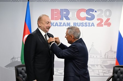 Azərbaycan Prezidenti Tatarstanın “Dosltuq” ordeni ilə təltif edilib