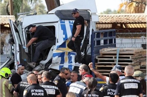 İsraildə yük maşını avtobus dayanacağına çırpılıb: 1 nəfər ölüb, 32 nəfər yaralanıb