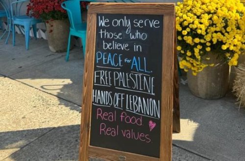 ABŞ-dakı bir türkün biznesinin girişinə yazdığı sülh tərəfdarı mətn sionist qrupları qəzəbləndirib