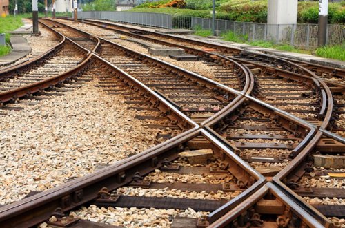 İki nəfər qatarın altında qalıb öldü - Bakıda dəhşətli hadisə