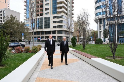 Prezident İlham Əliyev Bakıda yeni salınan parkda yaradılan şəraitlə tanış olub - YENİLƏNİB