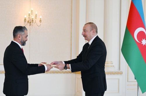 İlham Əliyev Albaniyanın yeni səfirinin etimadnaməsini qəbul edib - FOTO