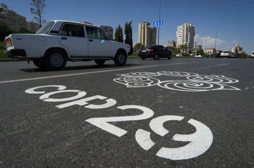 Bakıdakı COP29 zolaqlarında minik avtomobili ilə hərəkət dayandırılır