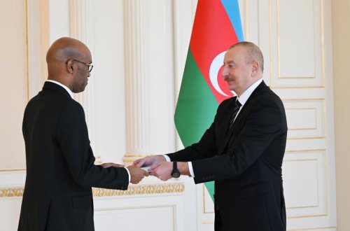 İlham Əliyev Somalinin Azərbaycanda yeni təyin olunmuş səfirini qəbul edib - FOTO