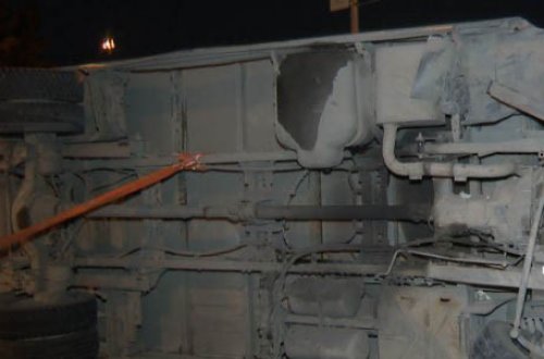 Ziya Bünyadov prospektində yük maşını aşdı - FOTO