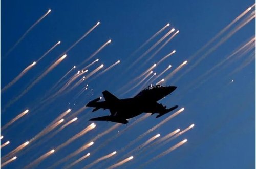 Vyetnamda döyüş təyyarəsi qəzaya uğrayıb: Pilotlar itkin düşüb