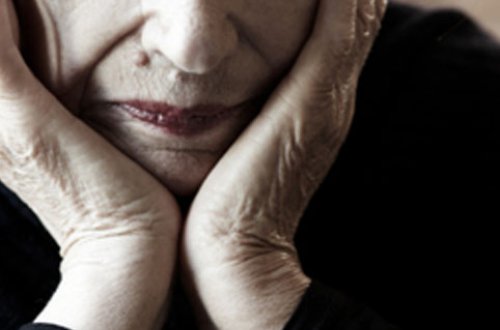 Evini əxlaqsızlıq yuvasına çevirən 65 yaşlı qadına 