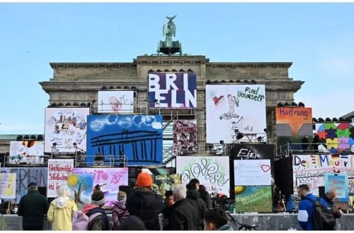 Bu, Soyuq Müharibənin simvolu idi: Berlin Divarının yıxılmasından 35 il keçdi 