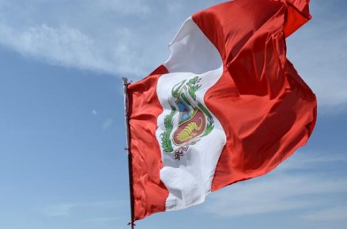 Peruda mikroavtobus uçuruma yuvarlanıb: 10 nəfər ölüb