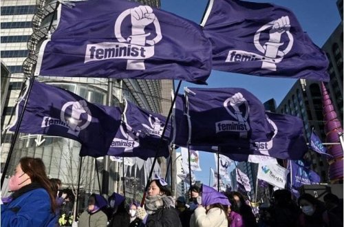 4B hərəkatı Cənubi Koreyada ortaya çıxdı, ABŞ-da yüksəldi