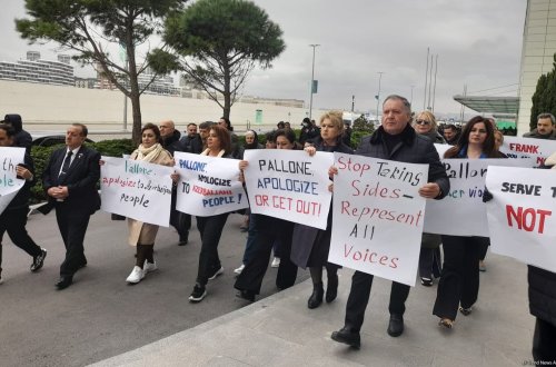 Bakıda Frank Peloniyə qarşı etiraz aksiyası keçirildi (FOTO)